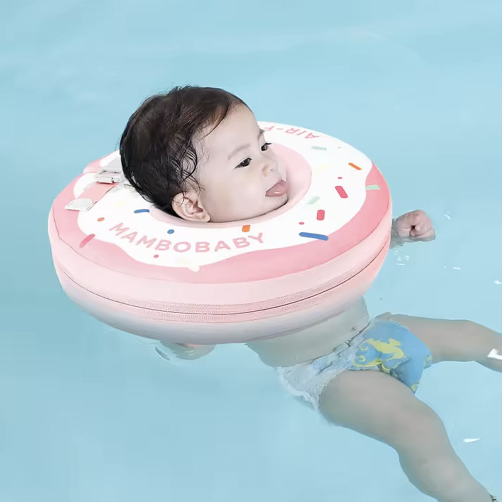 Flotador para el cuello Mambobaby™ Spa rosa sin aire, bebé usándolo en el agua